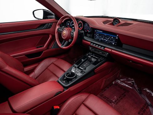 Certified 2022 Porsche 911 Targa 4 GTS AWD/4WD image 12