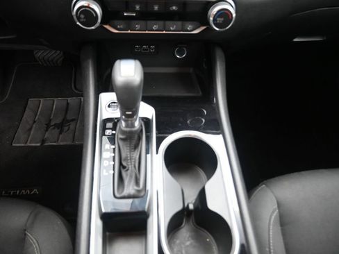 Used 2024 Nissan Altima 2.5 SV image 10