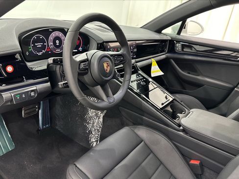Certified 2024 Porsche Panamera 4 image 4