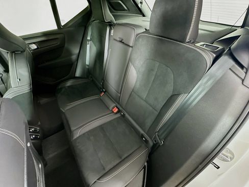 Used 2024 Volvo XC40 B5 Ultimate w/ Climate Package AWD/4WD image 35