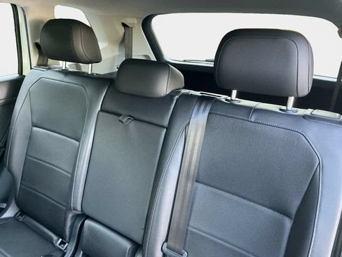 Used 2020 Volkswagen Tiguan SE w/ Panoramic Sunroof Package AWD/4WD image 15