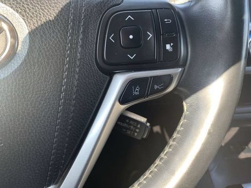 Used 2018 Toyota Highlander XLE AWD/4WD image 29