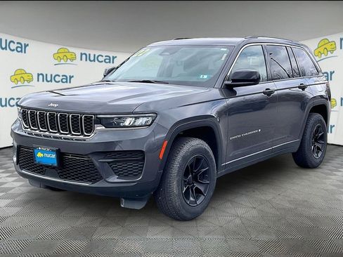Used 2022 Jeep Grand Cherokee Laredo w/ Luxury Tech Group I image 3