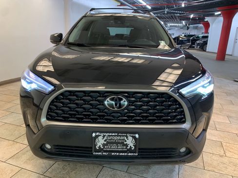 Used 2022 Toyota Corolla Cross XLE w/ Convenience Package image 3