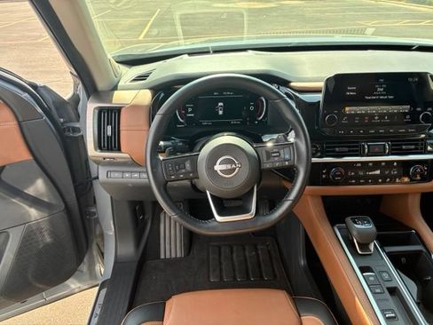 Certified 2025 Nissan Pathfinder Platinum w/ Cargo Package FWD image 18