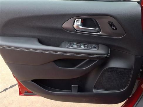 New 2026 Chrysler Pacifica Select w/ S Appearance Package FWD image 41