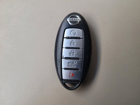 Used 2015 Nissan Pathfinder Platinum w/ Cargo Package image 32