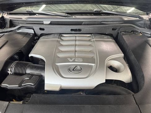 Used 2011 Lexus LX 570 4WD w/ Luxury Pkg image 6