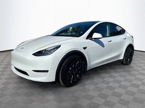 Used 2022 Tesla Model Y Long Range image 4