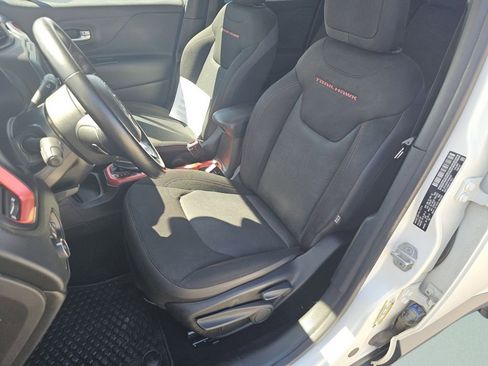 Used 2017 Jeep Renegade Trailhawk image 6