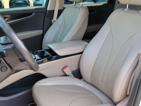 Used 2021 Lincoln Nautilus Reserve image 12