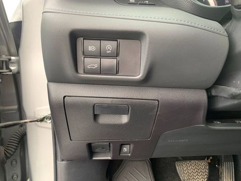 Used 2023 Toyota Highlander LE AWD/4WD image 31