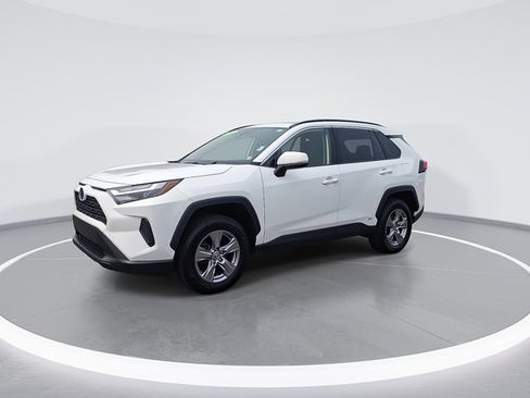 Used 2022 Toyota RAV4 XLE w/ Convenience Package AWD/4WD image 5
