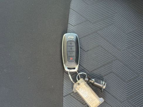 Used 2025 Nissan Versa SV image 21