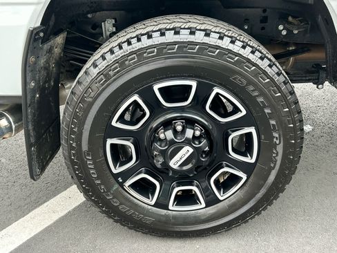Certified 2025 Ford F350 Platinum w/ FX4 Off-Road Package image 15