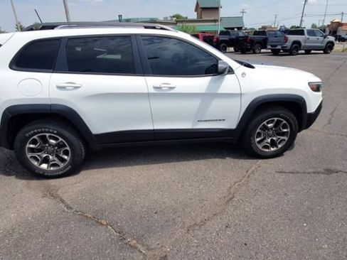 Used 2020 Jeep Cherokee Trailhawk w/ Comfort/Convenience Group AWD/4WD image 9