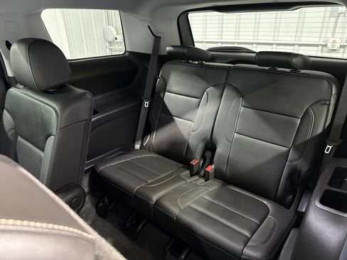 Used 2023 GMC Acadia SLT w/ Elevation Edition FWD image 20