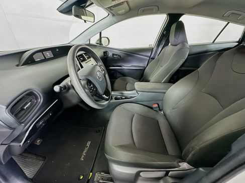 Used 2019 Toyota Prius L Eco w/ Carpet Mat Package image 13