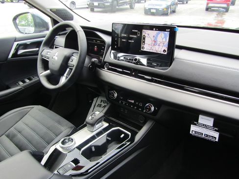Used 2026 Mitsubishi Outlander SE FWD image 36