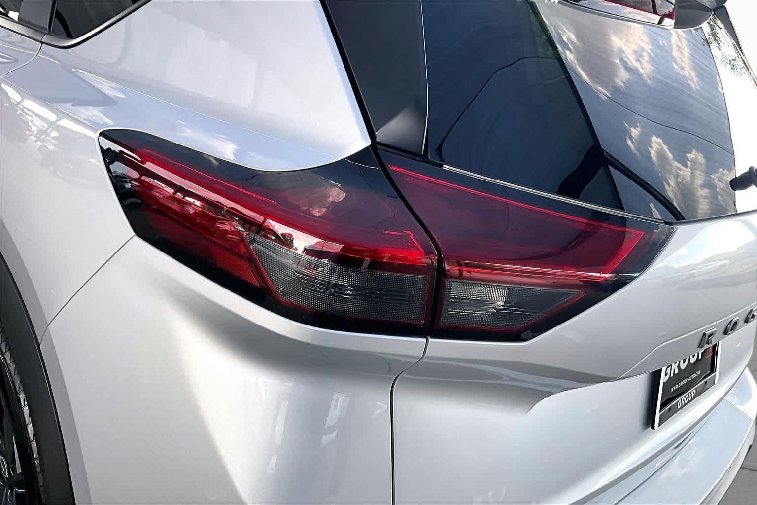 Used 2025 Nissan Rogue SV FWD image 56
