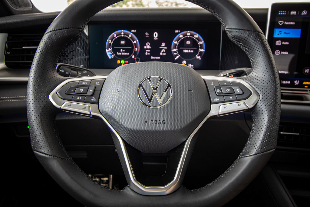 New 2026 Volkswagen Tiguan SE R-Line FWD image 34