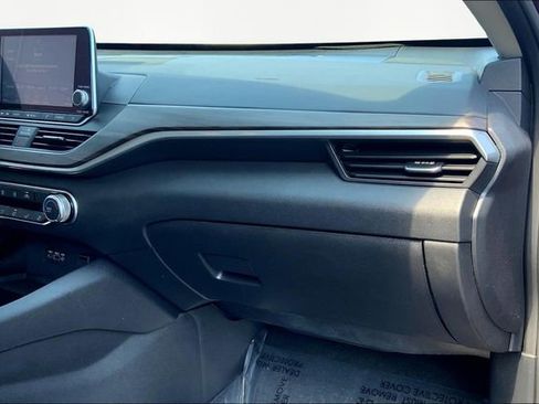 Used 2024 Nissan Altima 2.5 SV image 18