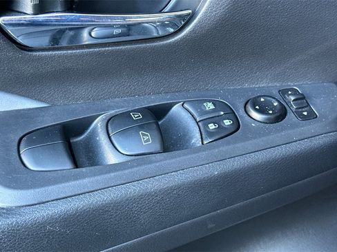 Used 2024 Nissan Kicks SR w/ SR Premium Package image 12