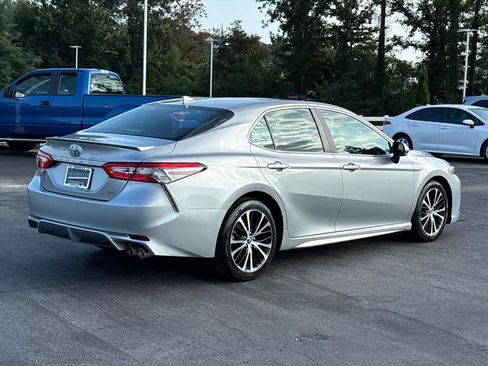 Used 2019 Toyota Camry SE w/ Convenience Package FWD image 3
