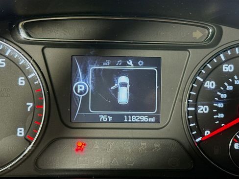 Used 2017 Kia Sorento AWD w/ LX Convenience Package image 11