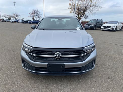 Used 2024 Volkswagen Jetta Sport image 2