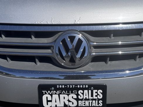 Used 2011 Volkswagen Routan SEL FWD image 51