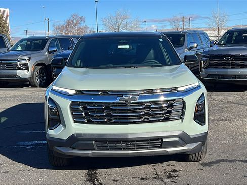 New 2026 Chevrolet Equinox LT w/ Convenience Package II AWD/4WD image 2