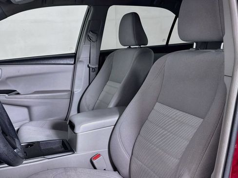 Used 2017 Toyota Camry LE FWD image 8