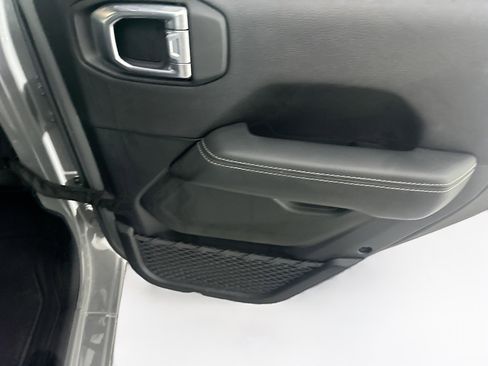 Used 2023 Jeep Wrangler Sahara image 28