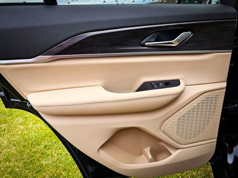 New 2025 Jeep Grand Cherokee Limited image 34