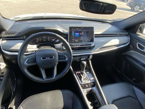 Used 2024 Jeep Compass Latitude image 12