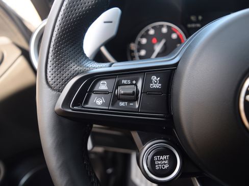 Used 2022 Alfa Romeo Giulia Veloce image 6