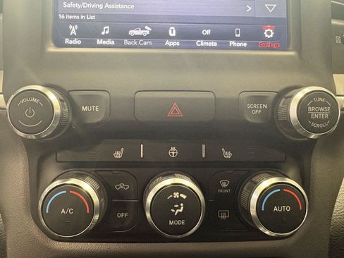 Used 2020 RAM 1500 Big Horn AWD/4WD image 11
