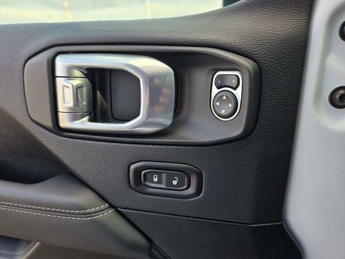 Used 2021 Jeep Wrangler Unlimited Sahara w/ Cold Weather Group image 41