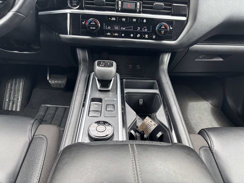 Used 2025 Nissan Pathfinder SL AWD/4WD image 19
