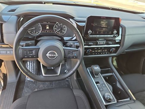 Certified 2024 Nissan Pathfinder SV image 32