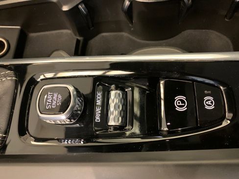 Used 2019 Volvo S60 T6 R-Design AWD/4WD image 32