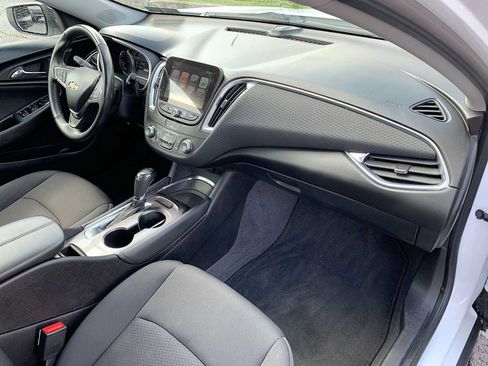 Used 2018 Chevrolet Malibu LT w/ Redline Edition FWD image 28