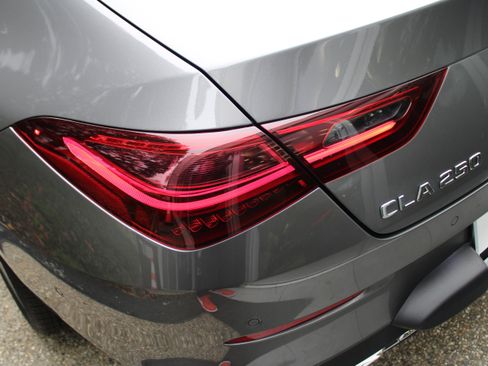 Used 2025 Mercedes-Benz CLA 250 4MATIC image 13