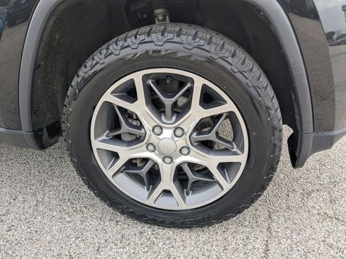 Used 2019 Jeep Grand Cherokee Limited w/ Trailer Tow Group IV AWD/4WD image 10