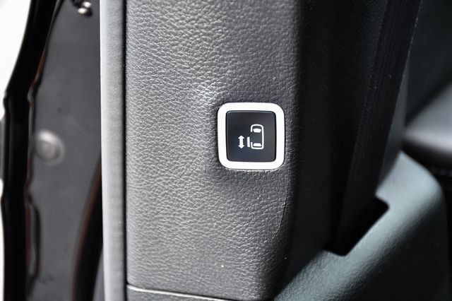 Used 2025 Chrysler Pacifica Limited FWD image 21
