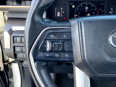 Used 2025 Toyota 4Runner SR5 AWD/4WD image 23