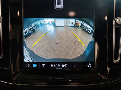 Used 2022 Volvo XC40 P8 Recharge Plus AWD/4WD image 13