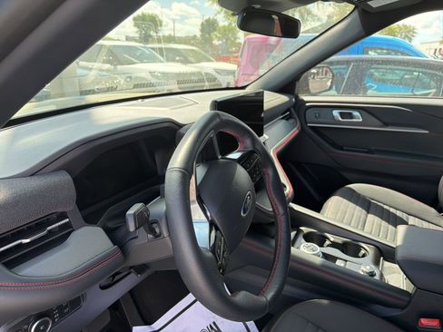 Used 2025 Ford Explorer ST-Line w/ ST-Line Street Pack image 12