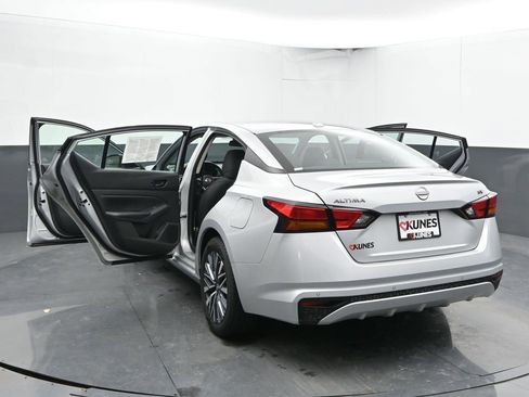 Used 2024 Nissan Altima 2.5 SV image 49